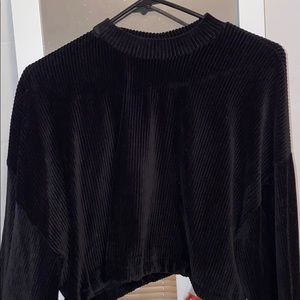 Black cropped ribbed sweater shirt